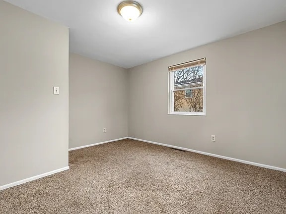 Building Photo - 3945 Sloping Dr