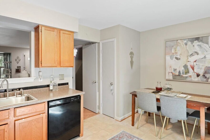 Building Photo - 5680 White Dove Ln