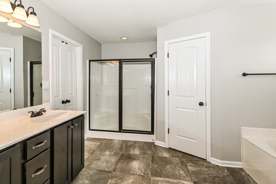 Building Photo - 2867 S Cherry Dr