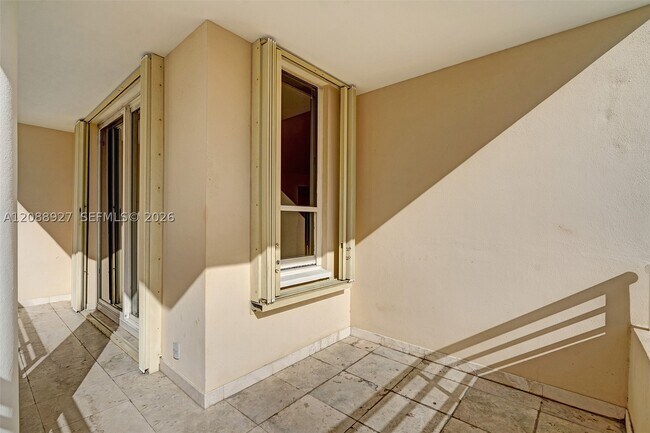 Building Photo - 888 Brickell Key Dr