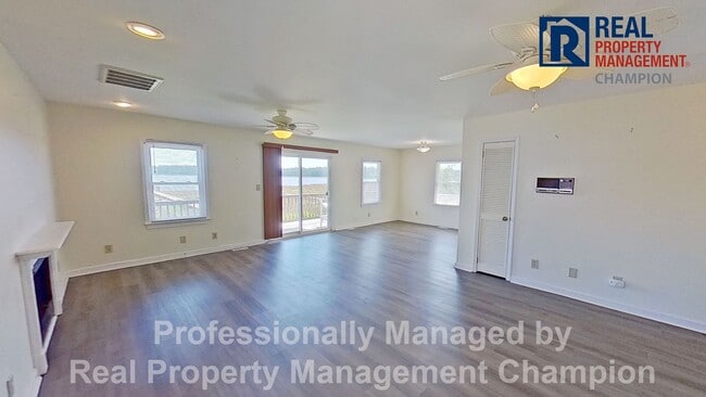 Building Photo - Charming Water Front Home with Private Dock