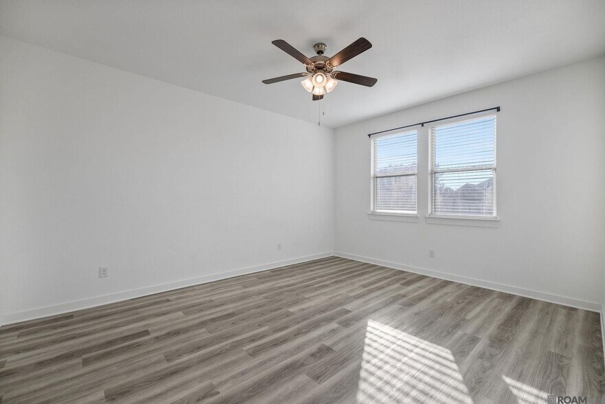 Building Photo - 12856 Silverbell Ave