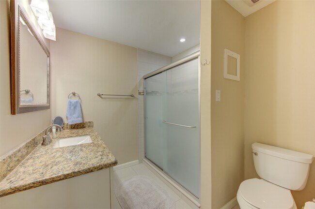 Building Photo - 824 Wax Myrtle Ln