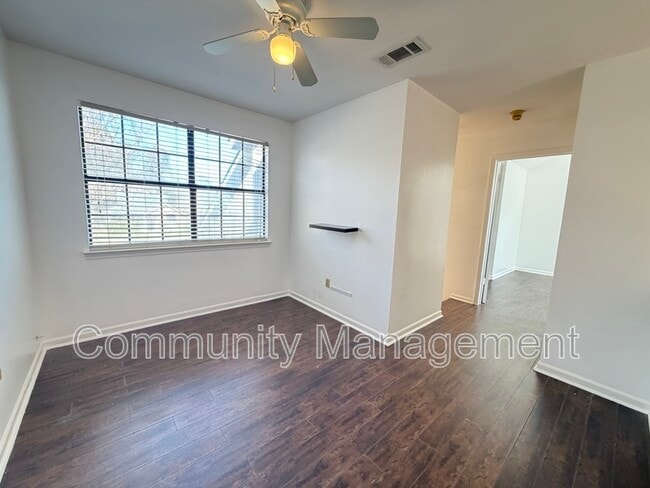 Building Photo - 533 Hadley Dr