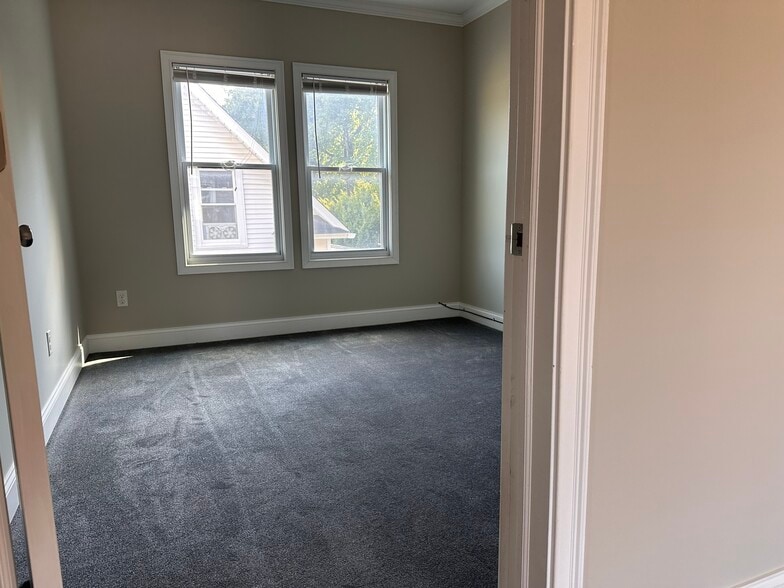 Building Photo - 19 Peacock St