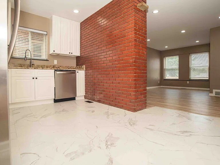 Building Photo - 2869 Sullivant Ave