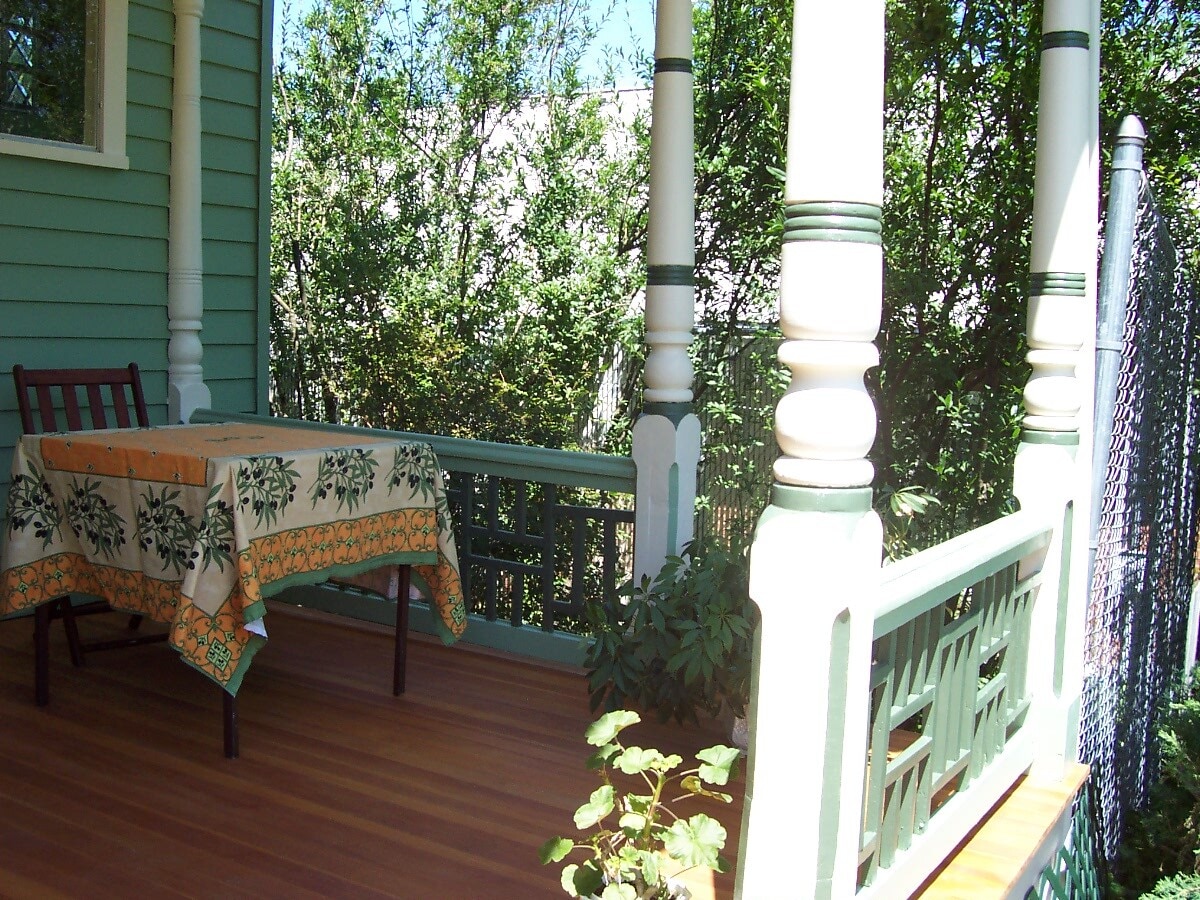 Delightful Porch - 109 S Johnson St