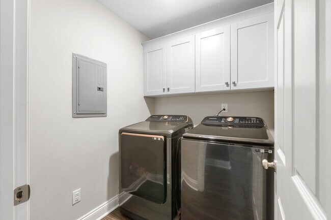 Building Photo - 6042 Capitol Dr