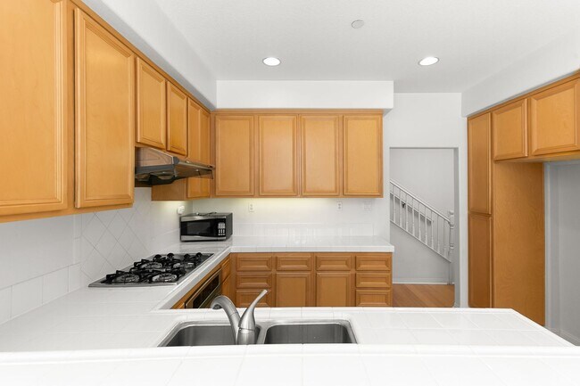 Building Photo - Paseo del Sol Charmer with Private Yard and Community Pool