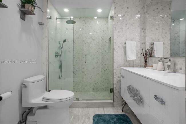 Building Photo - 5055 Collins Ave