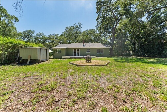 Building Photo - 4939 Woodland Dr