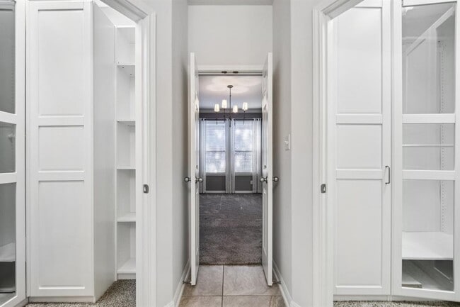 Building Photo - 2244 Hilltop Climb Dr