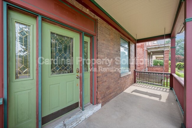 Building Photo - 3158 Montana Ave