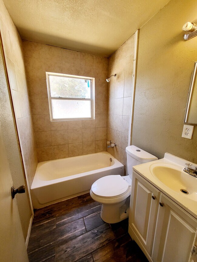 Building Photo - 1513 Sycamore St