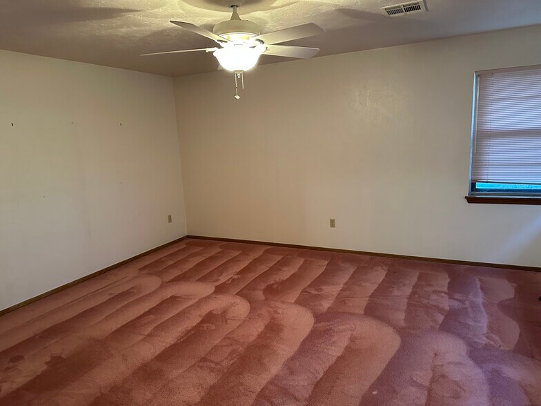 Building Photo - 13520 NW Cache Rd