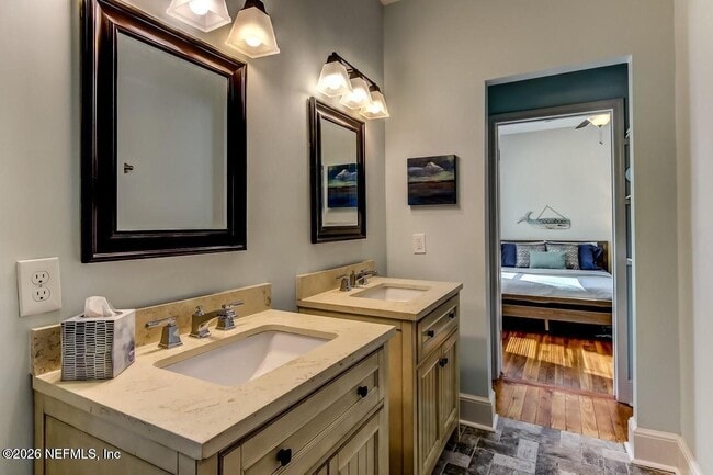 Building Photo - 1117 Cedar St