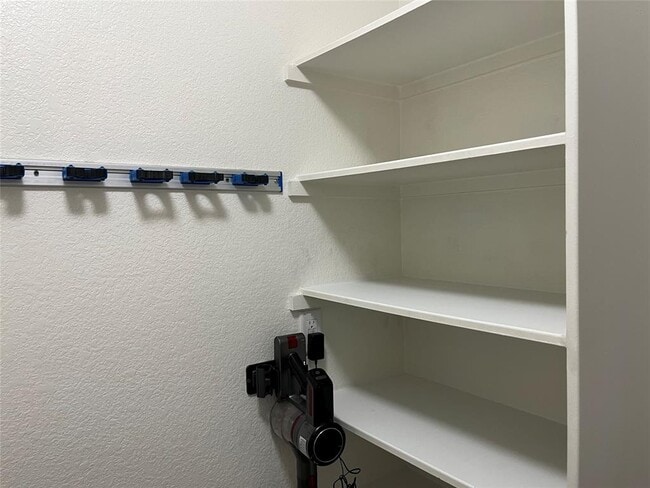 Building Photo - 104 Granville Ct