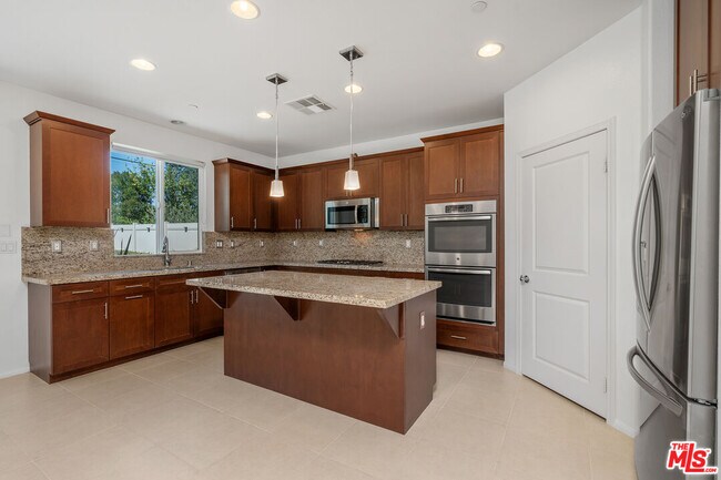 Building Photo - 17053 Cantlay St