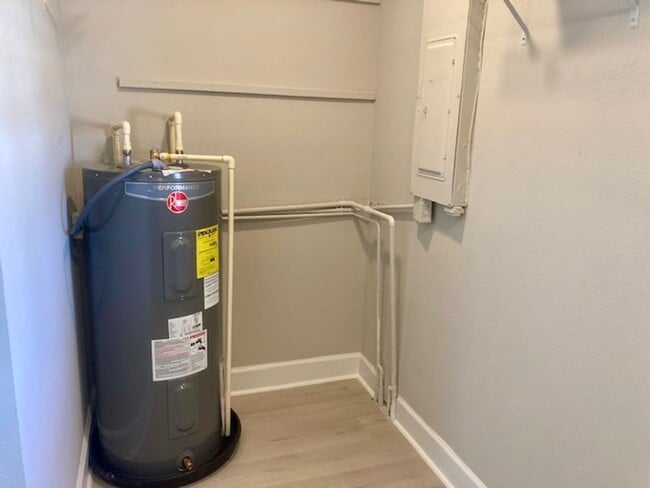 Building Photo - Islands Community Condo