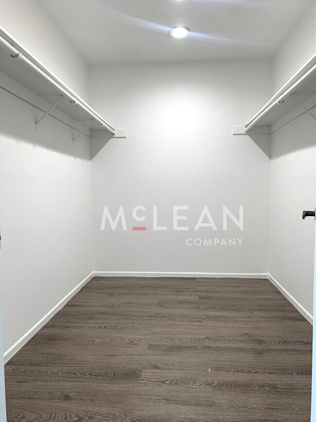 Building Photo - Gorgeous Home in Beautiful Community
