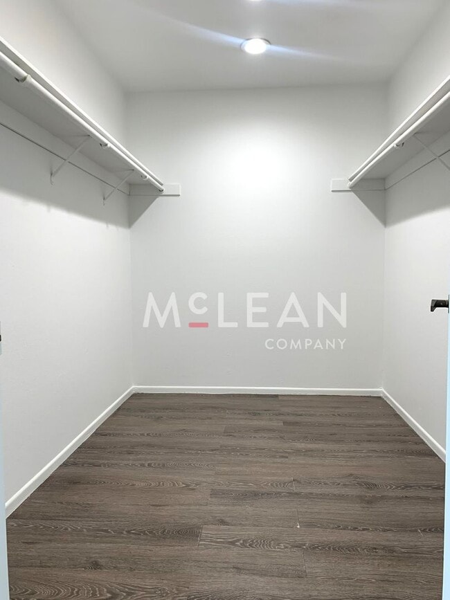 Building Photo - Gorgeous Home in Beautiful Community with ...