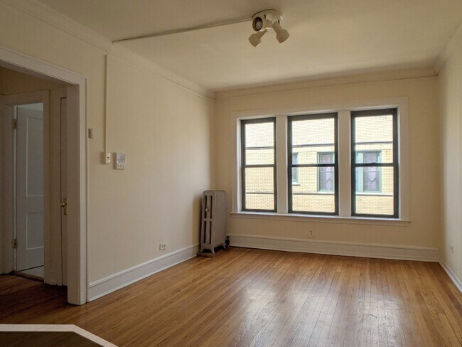 Building Photo - 2332 N Spaulding Ave