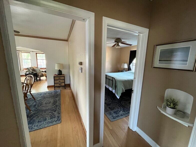 Hall - 3508 S Pine Ave