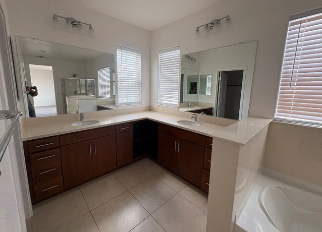 Building Photo - 1072 Mariners Dr