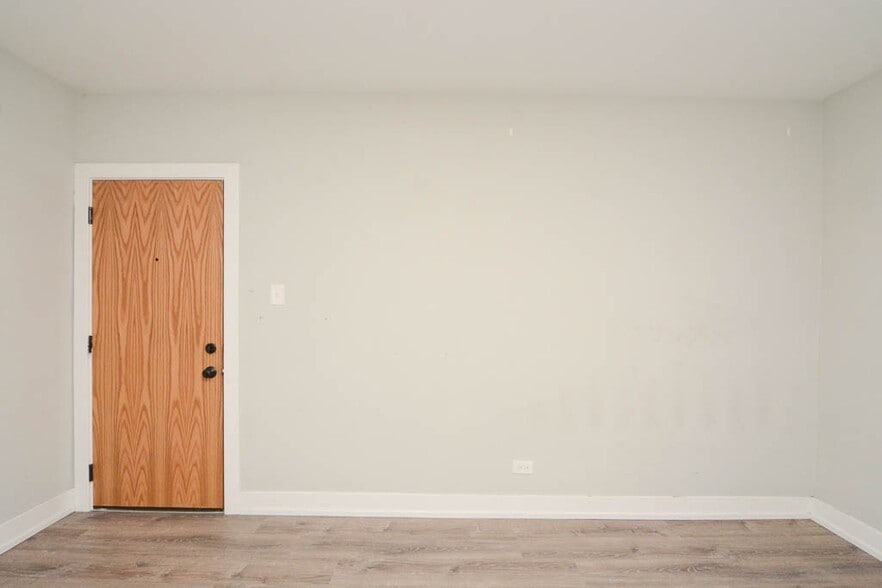 Building Photo - 459 W Belden Ave