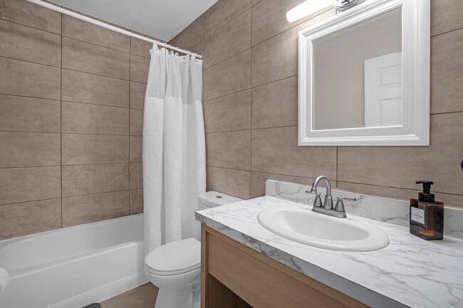 Building Photo - 13803 Heritage Club Dr