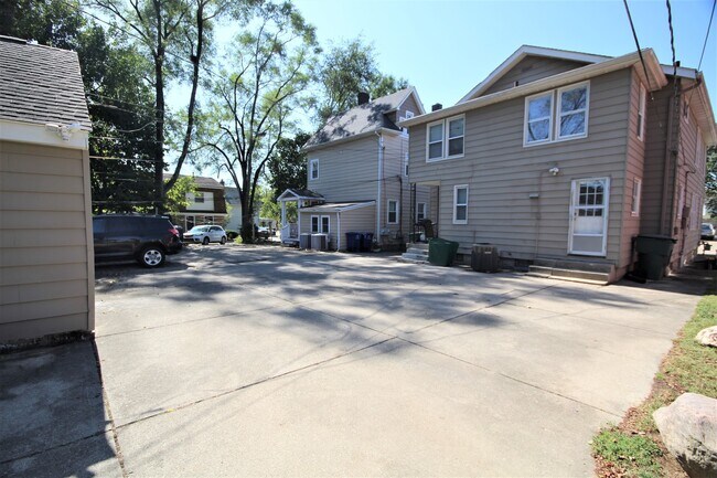 Building Photo - 1516glen