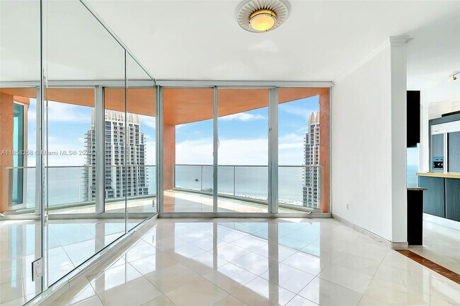 Building Photo - 300 South Pointe Dr