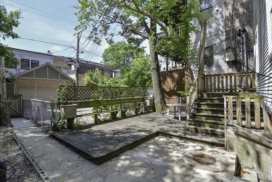 Building Photo - 1437 W Warner Ave