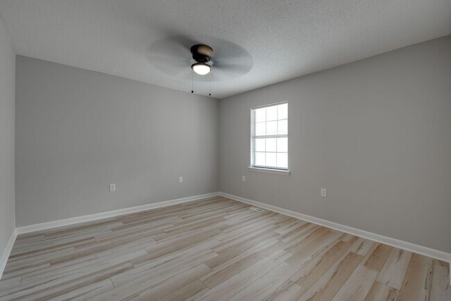 Building Photo - 340 Alpine Dr