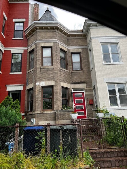 Building Photo - 3626 10th St NW