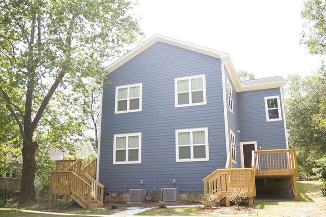 Building Photo - Spacious duplex on 9th St! Live in the heart of Old West Durham!