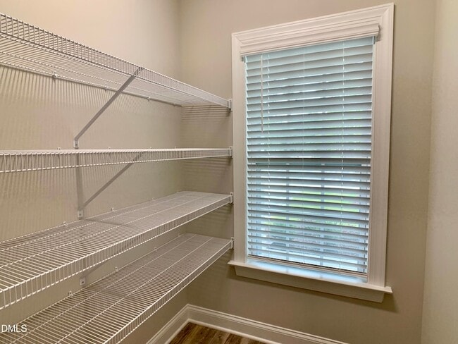 Building Photo - 672 Barneswyck Dr