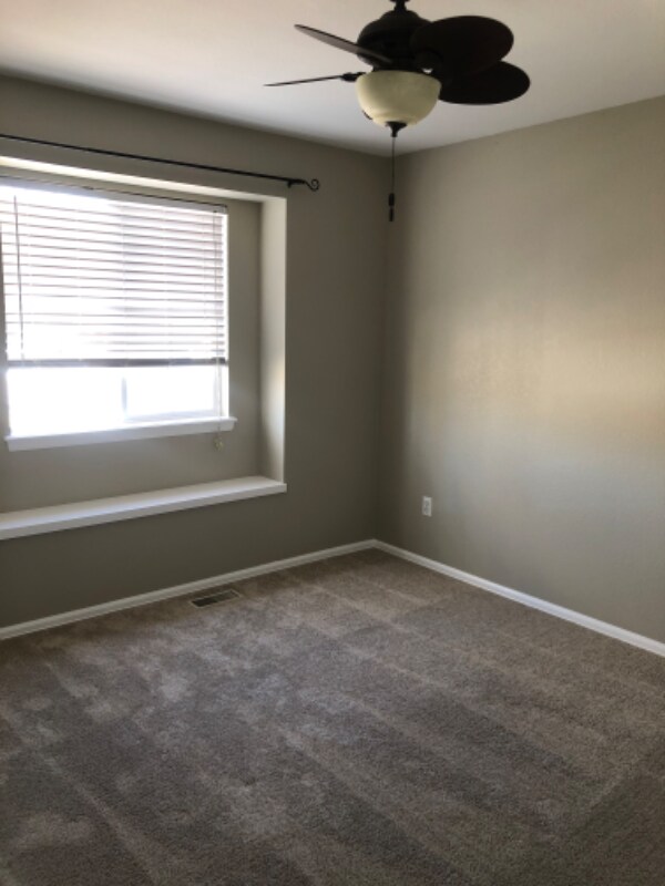 Building Photo - 408 Rollingwood Dr