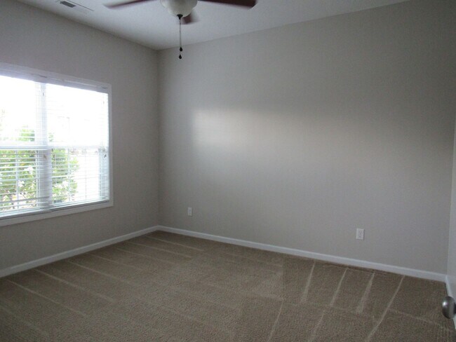 Building Photo - 4 BR 2 BA Carolina Plantations