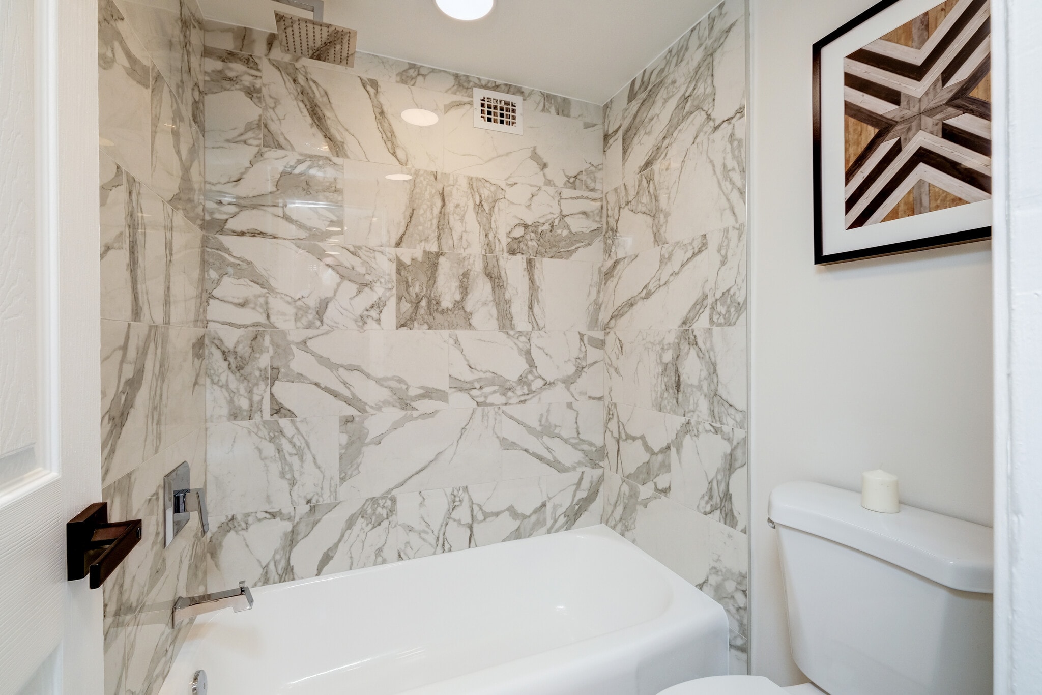 Luxurious tub with carrera Italian tikes - 4401 Lee Hwy