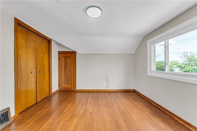 Building Photo - 6800 Kazimier Ave