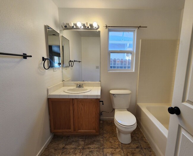 Building Photo - 4 Bedroom Home in Gardnerville For Rent