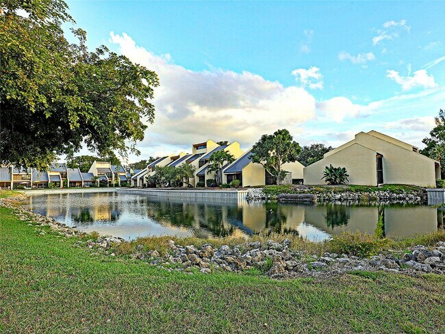 Building Photo - 8805 Lateen Ln