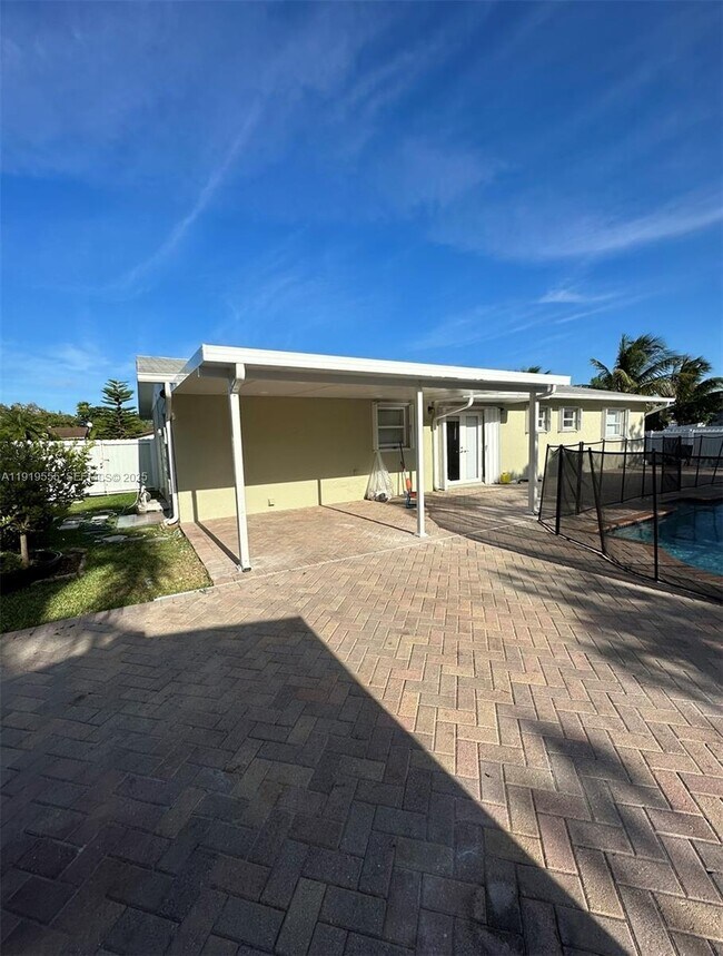 Building Photo - 15432 SW 105th Ave