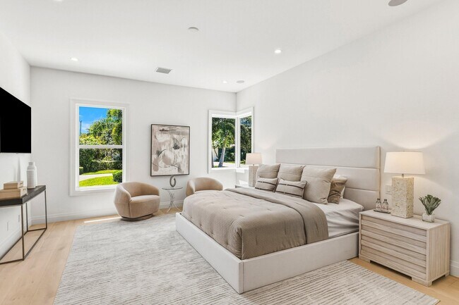 Building Photo - 735 NE 6th St