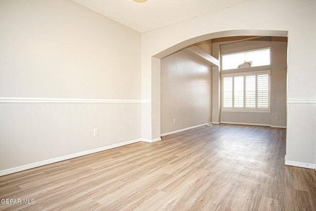 Building Photo - 817 Dakota River Ave