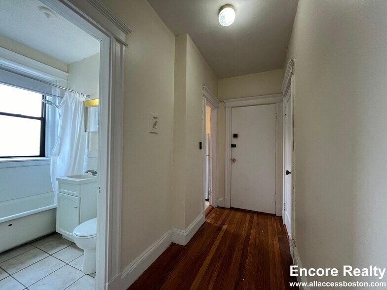 Building Photo - 1144 Commonwealth Ave