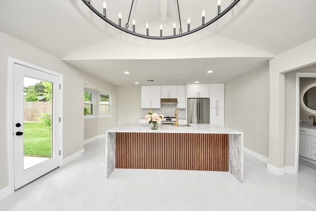 Building Photo - 7403 Shady Arbor Ln