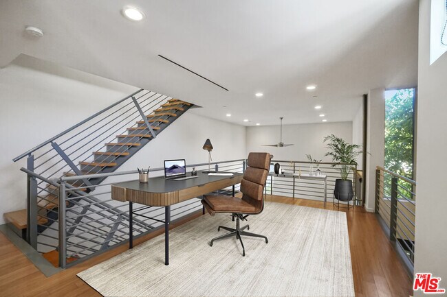 Building Photo - 1220 N Orange Grove Ave