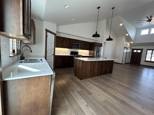 Building Photo - Luxury 4 Bed / 2 Bath Home on .84 Acres – UTILITIES INCLUDED - 3 Car Garage – RV Parking